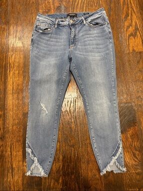 Judy Blue Light Blue Distressed Ankle Crop Jeans